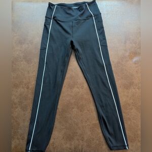 Victoria Secret Leggings With Pockets On Sides. Size Small.